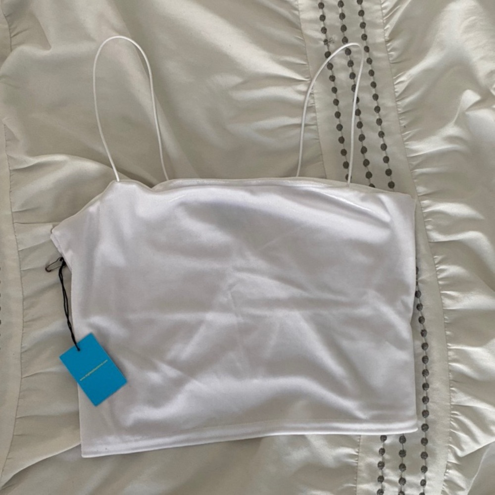 emma chamberlain highkey velvet white cropped tank